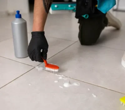 man-doing-professional-home-cleaning-service_23-2150358958